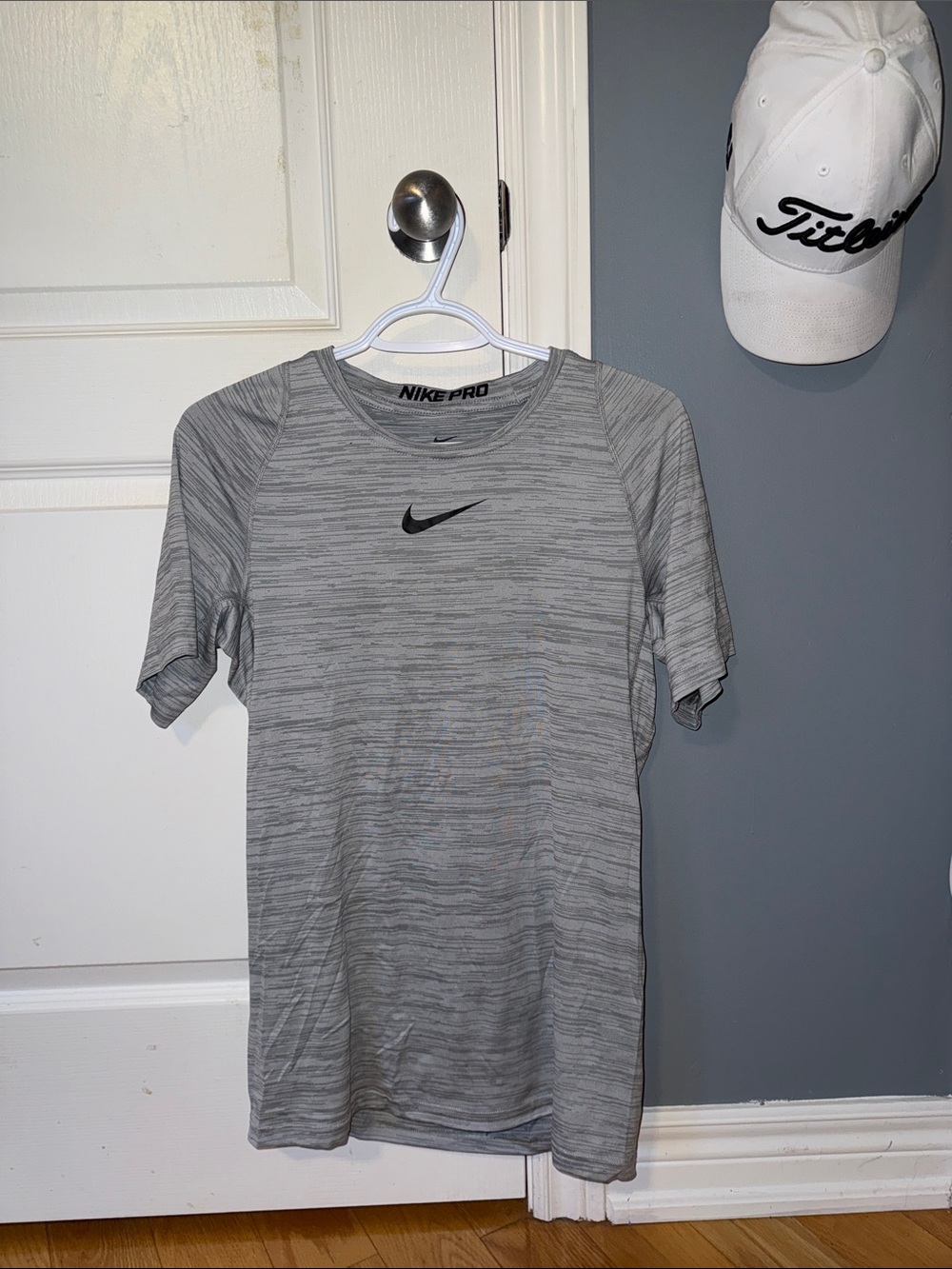 NIKE PRO - Gray Performance Short Sleeve Training Tee